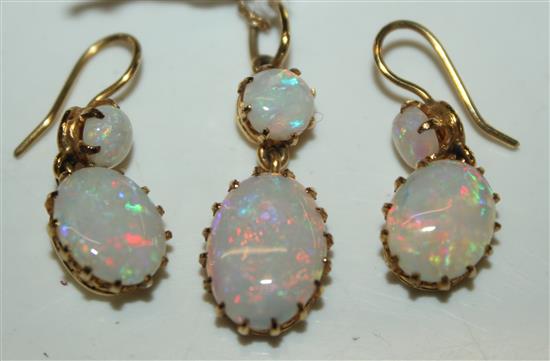 Two-stone opal pendant on 9ct gold fine-link chain & a pair of earrings en suite